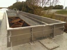 Remplacement des bordées haut d'une barge en aluminium ERM Pinier Saint-Nazaire